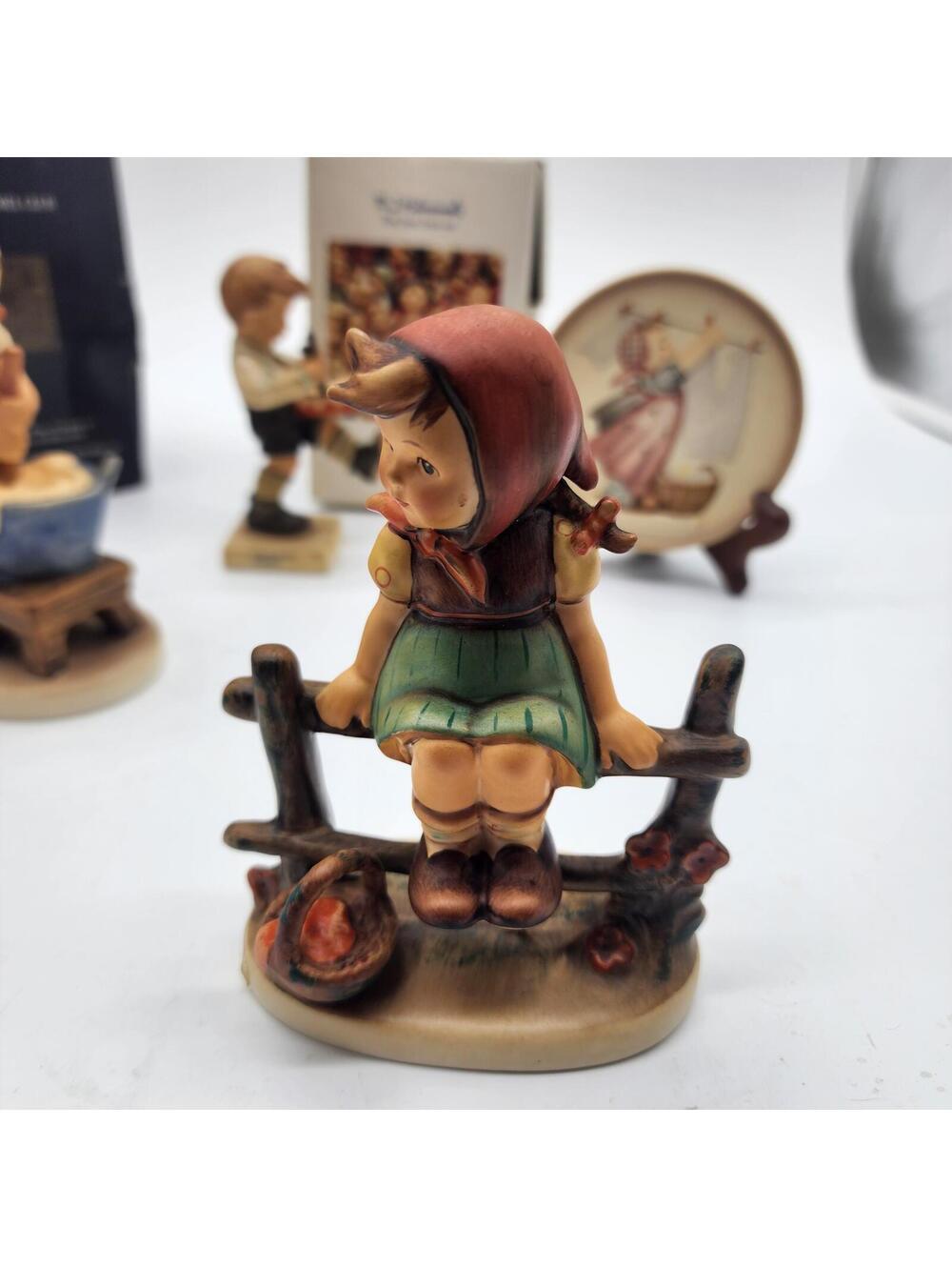Goebel Hummel Girl on Fence Figurine TMK6 #112/1 Germany Mint Condition
